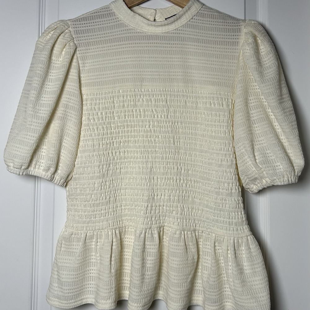 Bagatelle‎ Collection NY Cream Textured Waffle Puff Sleeve Smocked Peplum Top